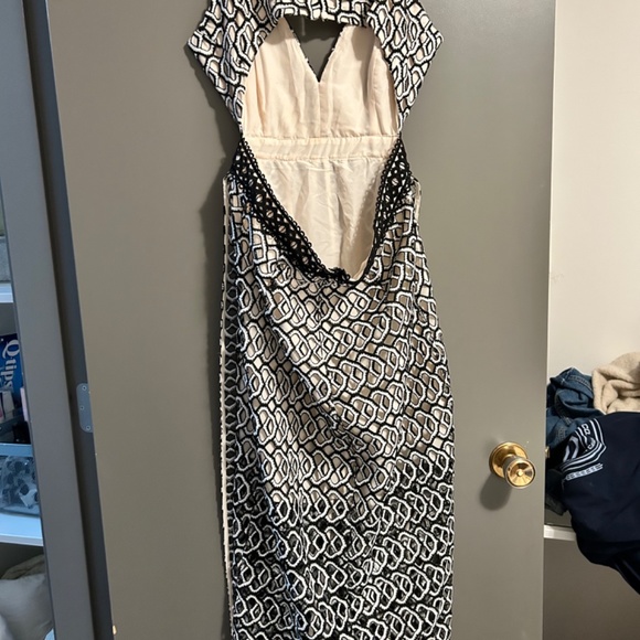 ASOS Midi Dress in Mono Geo Print - Picture 4 of 7